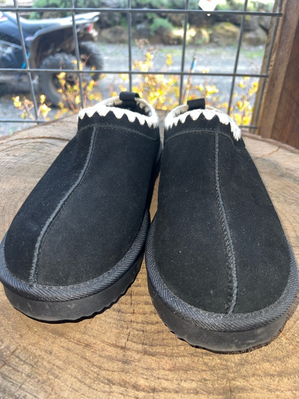 Black Slippers - Picture 8 of 8